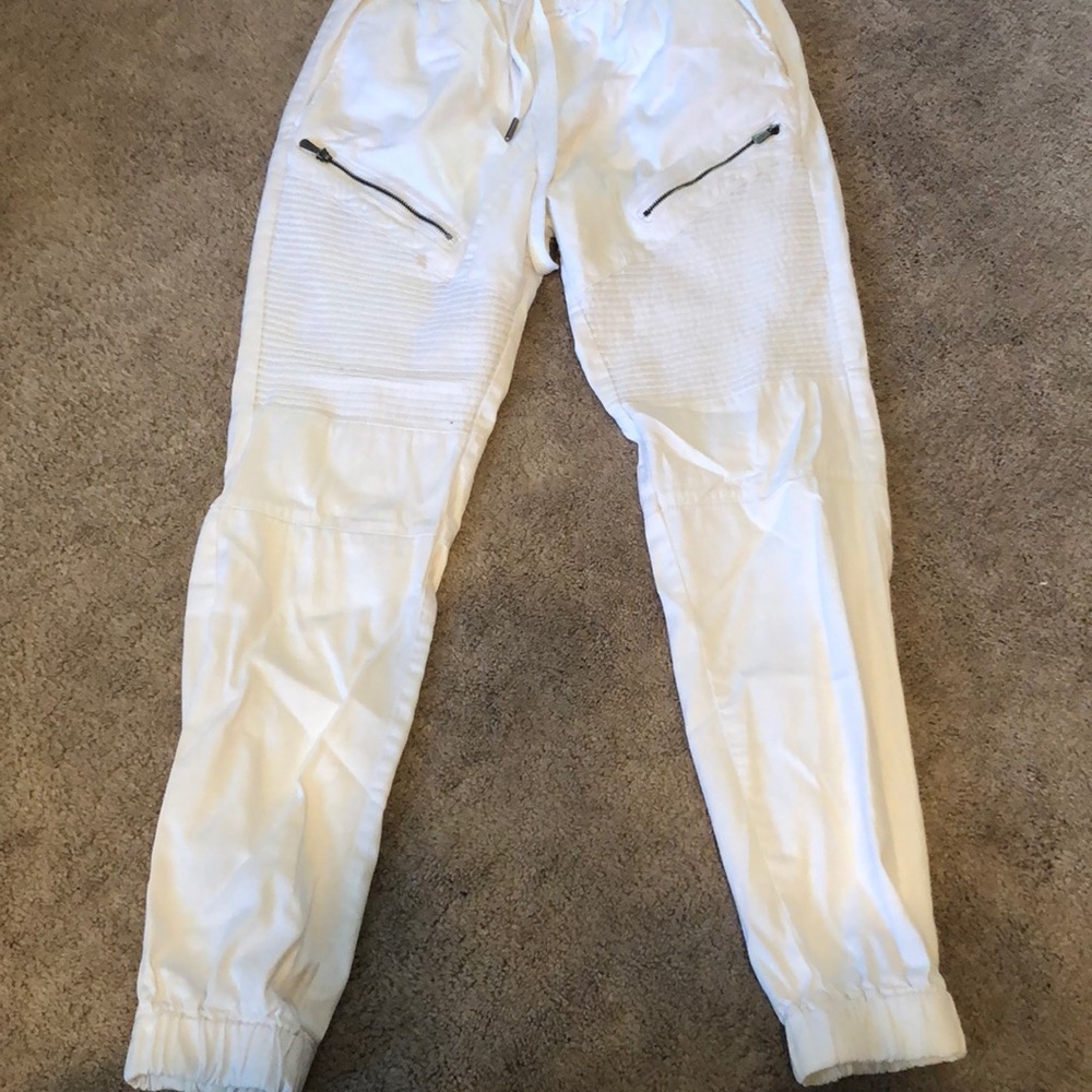 white motto pants